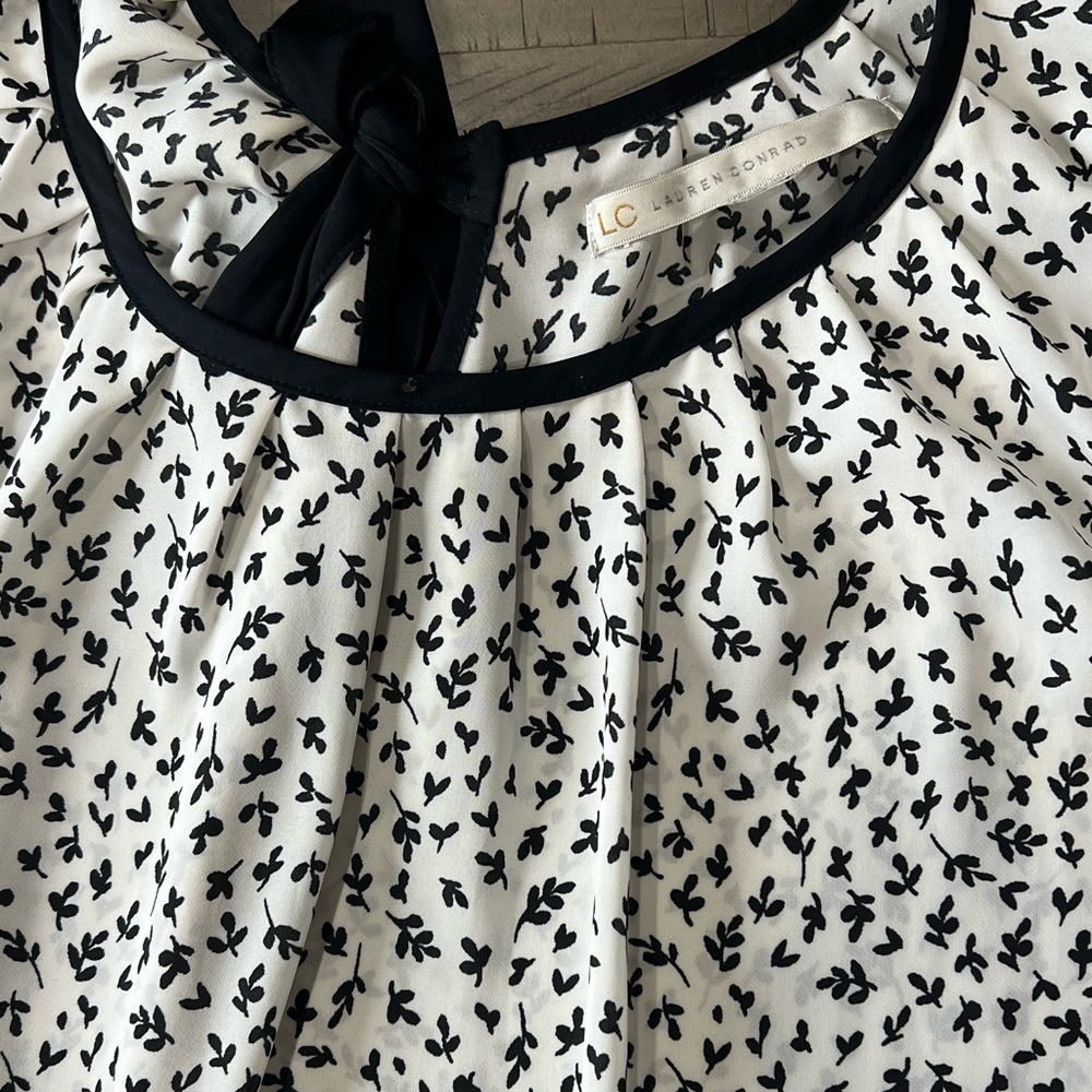 Cute blouse